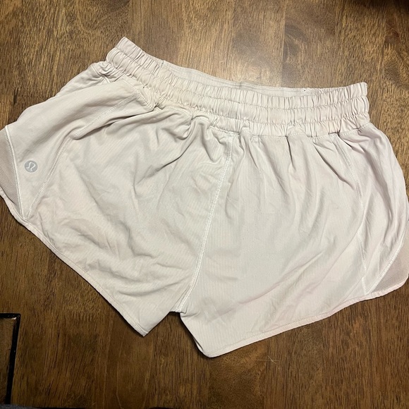 Lululemon Hotty Hot Short II 2.5” Size 6 in Dark Chrome Women’s - Picture 9 of 14